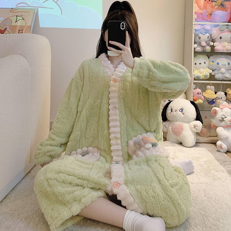 Plüschiger Cardigan-Nachthemd-Pyjama mit V-Ausschnitt für Damen in Übergröße – warme Hauskleidung aus Korallenfleece für Herbst und Winter 5XL von Joom DACH