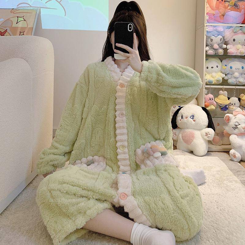 Plüschiger Cardigan-Nachthemd-Pyjama mit V-Ausschnitt für Damen in Übergröße – warme Hauskleidung aus Korallenfleece für Herbst und Winter 5XL grün von Joom DACH