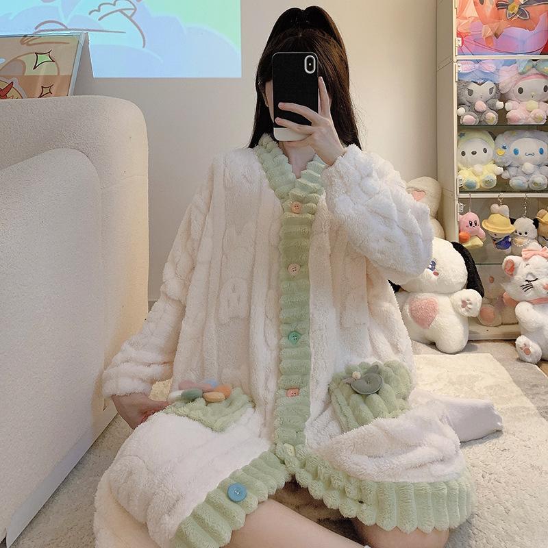 Plüschiger Cardigan-Nachthemd-Pyjama mit V-Ausschnitt für Damen in Übergröße – warme Hauskleidung aus Korallenfleece für Herbst und Winter 5XL weiß von Joom DACH