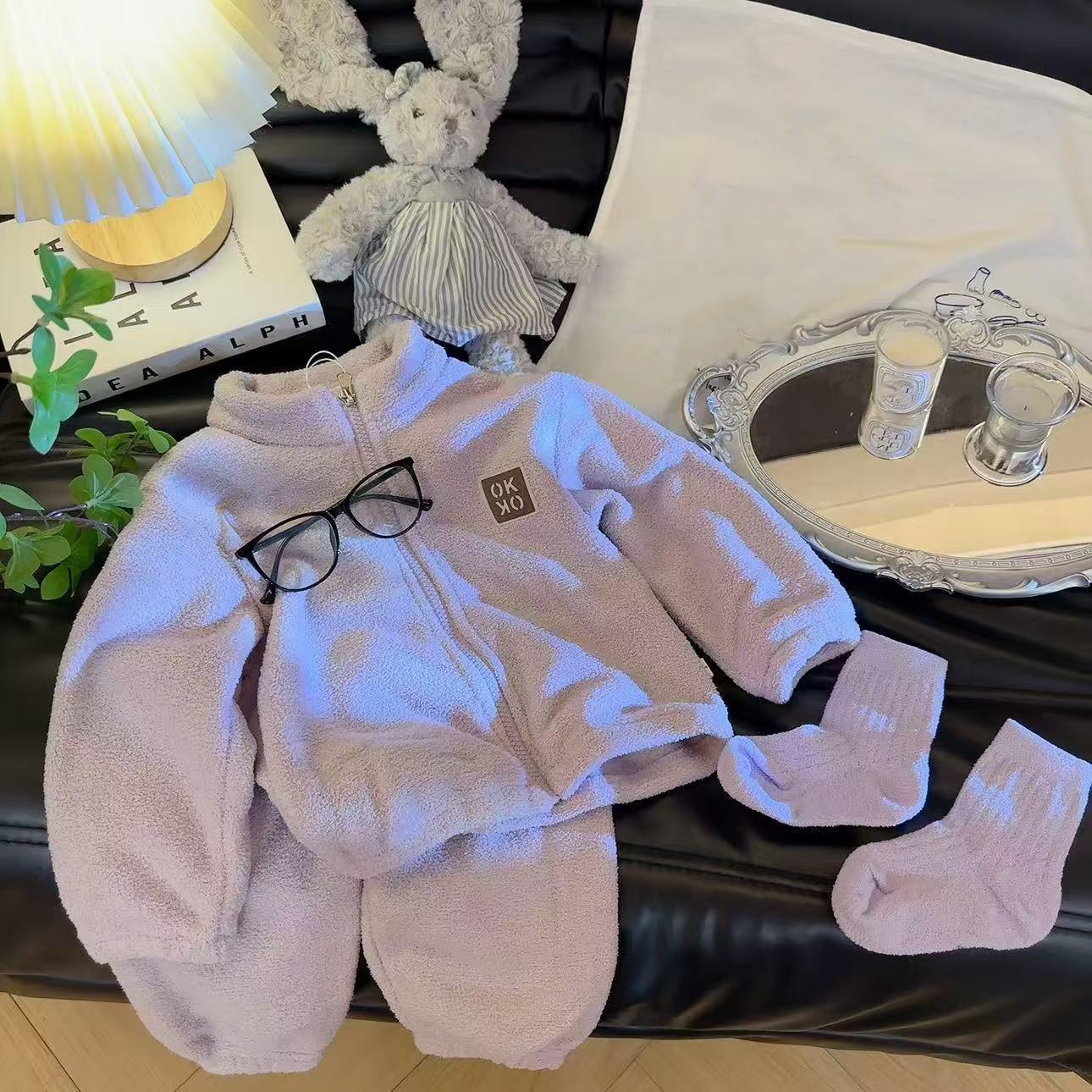 Plüschsets Kinder Herbst Winter Warme Fleeceanzüge Baby Verdickte Strickjacke Hosen Outfits Jungen Mädchen Homewear 140cm von Joom DACH