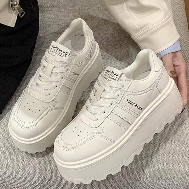 Premium Dickbesohlte Erhöhungsbrettschuhe Frühling und Sommer Neue Leder Kleine Weiße Schuhe Kinder Muffin Casual Sportschuhe 39 von Joom DACH