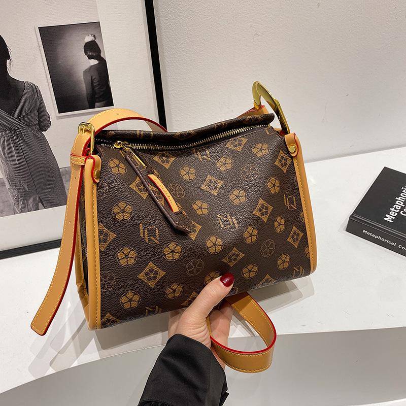 Premium Tasche Damen neue leichte Luxus Pendler Tasche Retro bedruckte Schultertasche Schräg getragen kleine quadratische Tasche Kissen Tasche 23cm*26cm*17cm gelb Premium Tasche Damen neue leichte Luxus Pendler Tasche Retro bedruckte Schultertasche Schräg getragen kleine quadratische Tasche Kissen Tasche 23cm*26cm*17cm gelb von Joom DACH