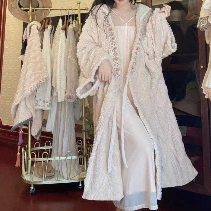 Pyjamas Winter Plüsch Verdickung Neu Taillierter Pyjama Damen Langer Umhang Schal Oberbekleidung Warmer Bademantel Gutes Aussehen 2XL beige von Joom DACH