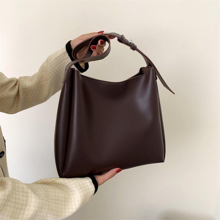 Qualität Frauen Tragetaschen 2 Teile/satz Große Kapazität Shopper Schulter Tasche Reine Farbe Breiten Riemen Weiche PU Leder Weibliche Handtaschen 2022 33x30x10cm rotbraun von Joom DACH