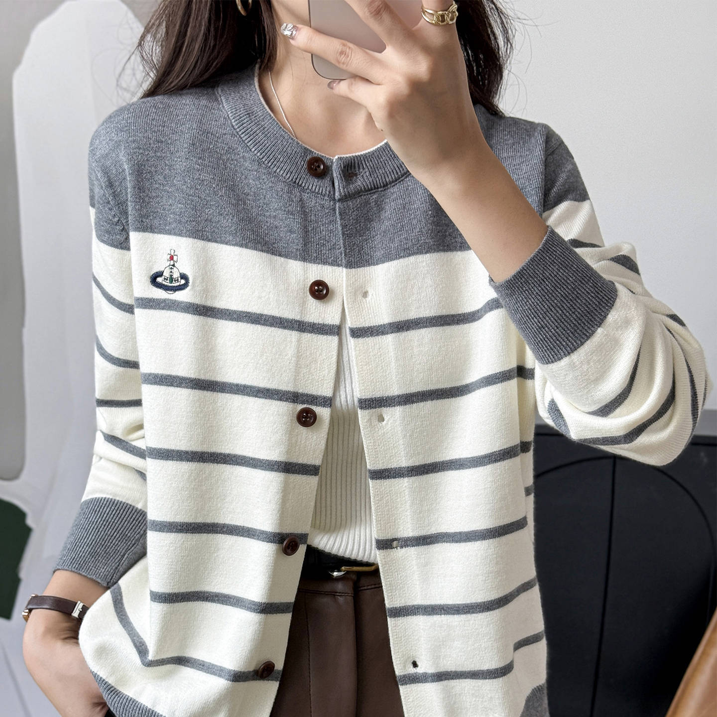 Retro Farbblock-Gestreifter Rundhals Strickcardigan Damen Kurzmantel Pullover Frühling und Herbst Neues Design Nische Top 2XL licht grau von Joom DACH