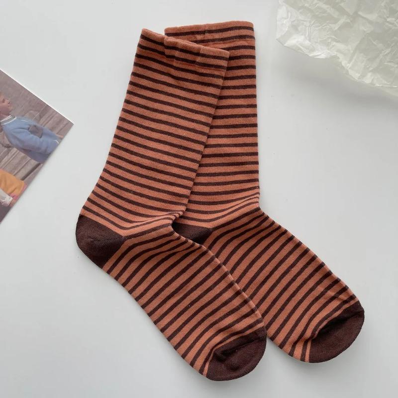 Retro Gestreiften Socken Frauen Mitte Rohr Socken Frühling Herbst Koreanische Japanischen Strümpfe kaffeebraun von Joom DACH