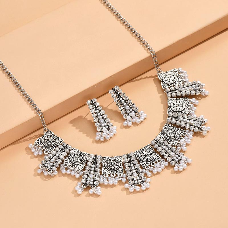 Retro Metall Gravierte Perle Glocke Fransen Halskette Modische Vielseitige Kleine Blume Zwei-stück Anzug Frauen silber von Joom DACH