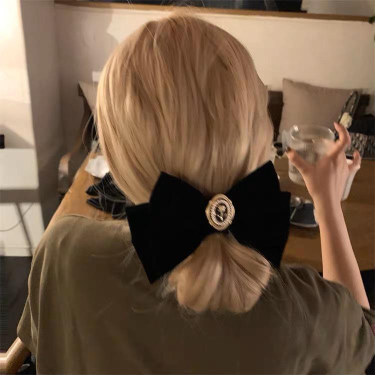 Retro Stil Kleine Duft Schwarzes Samt Schleife Haarspange für Damen Hinterkopf Löffel Haarspange Federklemme Kopfschmuck von Joom DACH