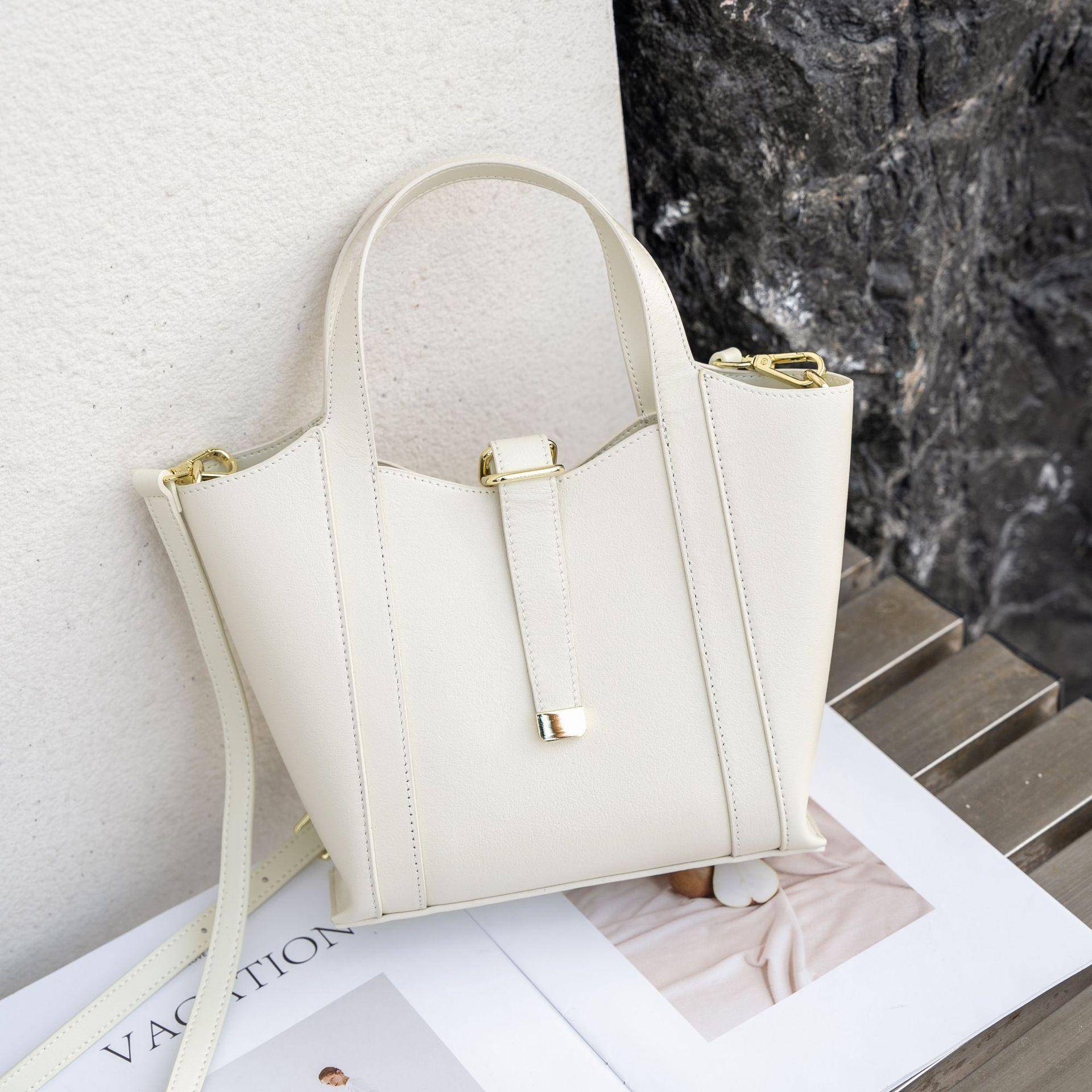 Rindsleder Damen Schulter Einfache und Modische Ledertasche Mädchen Große Kapazität Tragbare Shell-Tasche Weiches Leder weiß von Joom DACH