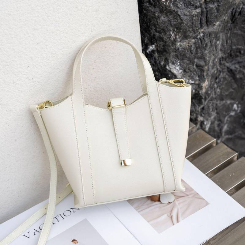 Rindsleder Damen Schulter Einfache und Modische Ledertasche Mädchen Große Kapazität Tragbare Shell-Tasche Weiches Leder weiß von Joom DACH