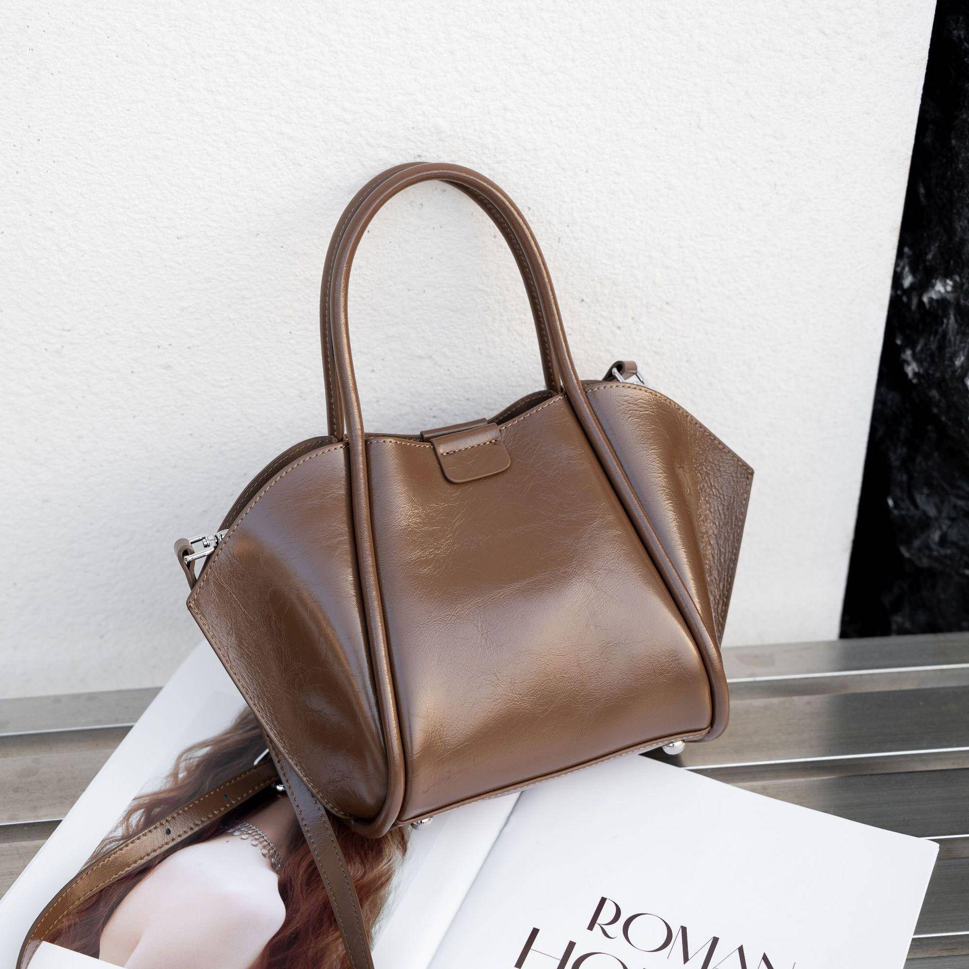 Rindsleder Schulter Messenger Damen Tasche, Damenmode Großzügige Shell Tasche, Reißverschluss Kleine Tasche, Tragbar Glänzendes Leder khaki von Joom DACH