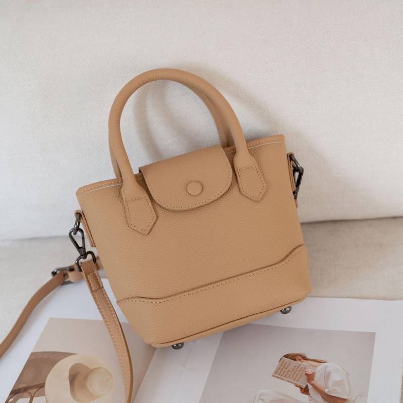 Rindsleder Tasche Umhängetasche Quadratische Tasche, Beliebte Mode Einfarbig Nische Damen Ein Schulter Praktisch Tragbar apricot von Joom DACH