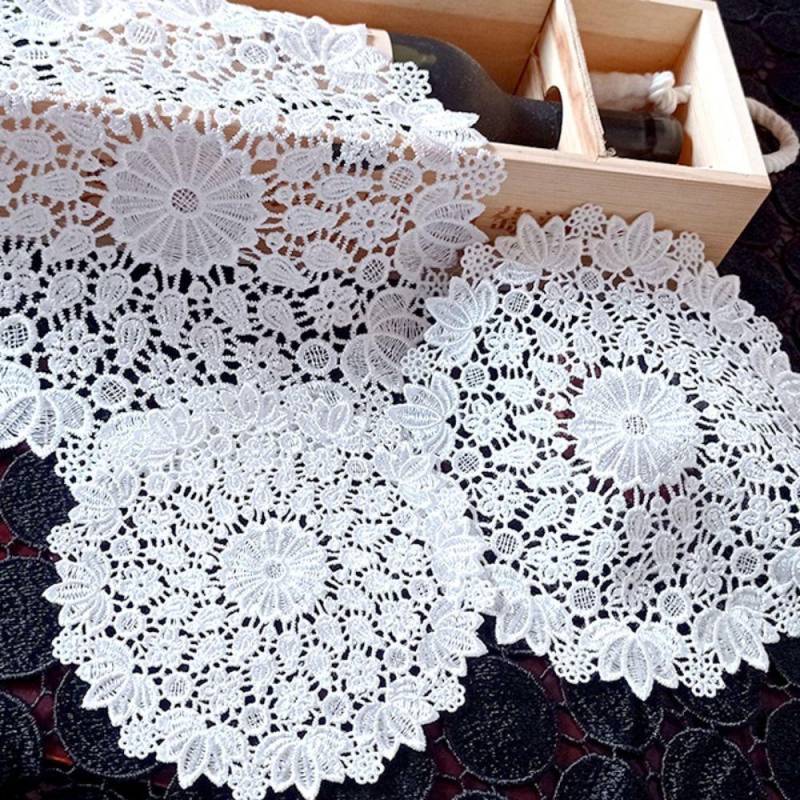 Runde weiße Tischdecke Cup Mat Stickerei Blume Spitze Pad Deckchen Coaster Tischset 15cm-5 Runde weiße Tischdecke Cup Mat Stickerei Blume Spitze Pad Deckchen Coaster Tischset 15cm-5 von Joom DACH