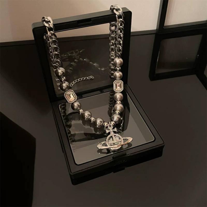 Saturngrau Perle Anhänger Halskette Herren und Damen Nischendesign Hip Hop Kalter Wind Halskette Pulloverkette Accessoires von Joom DACH