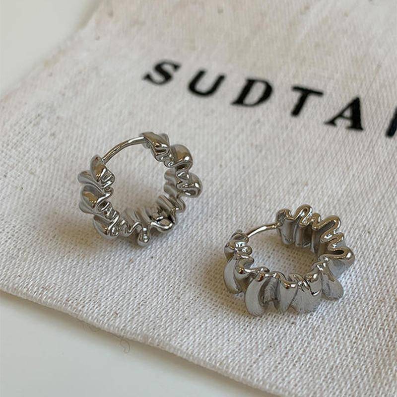 Schlichtes, unregelmäßiges, geometrisches Ohrring-Set für Damen, exquisite, gewellte, runde Creolen, modisches Ohr-Accessoire aus Metall silber von Joom DACH