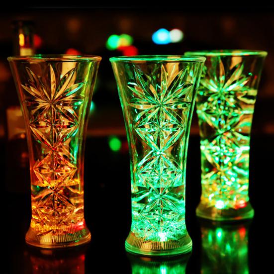 Schneeflocken-LED, blinkende Farbe, Lichtwechsel, Wasser aktiviert, Bier-Whisky-Becher transparent von Joom DACH