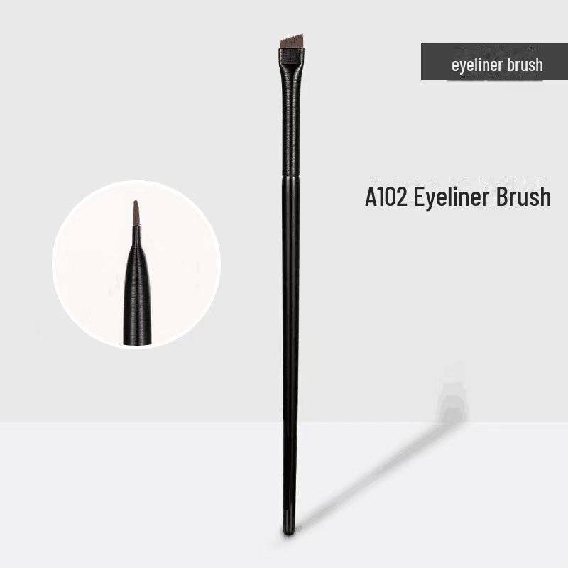 Schräger Eyeliner-Pinsel mit Sichelklinge: abgewinkelter Pinsel für präzises Augen-Make-up. von Joom DACH