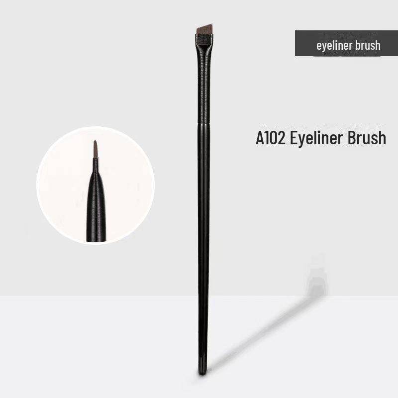 Schräger Eyeliner-Pinsel mit Sichelklinge: abgewinkelter Pinsel für präzises Augen-Make-up. von Joom DACH