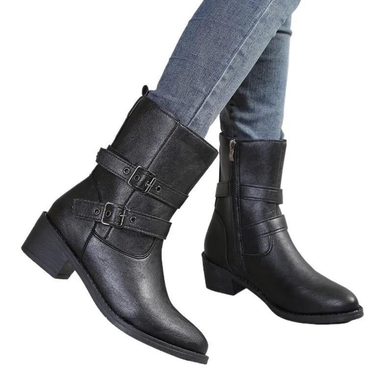 Schuhe für Damen  Mode Schnürstiefel Damen Herbst Spitzschuh Einfarbig Klobige Absätze Gummi Große Größe Reife Kurze Stiefel 43 von Joom DACH