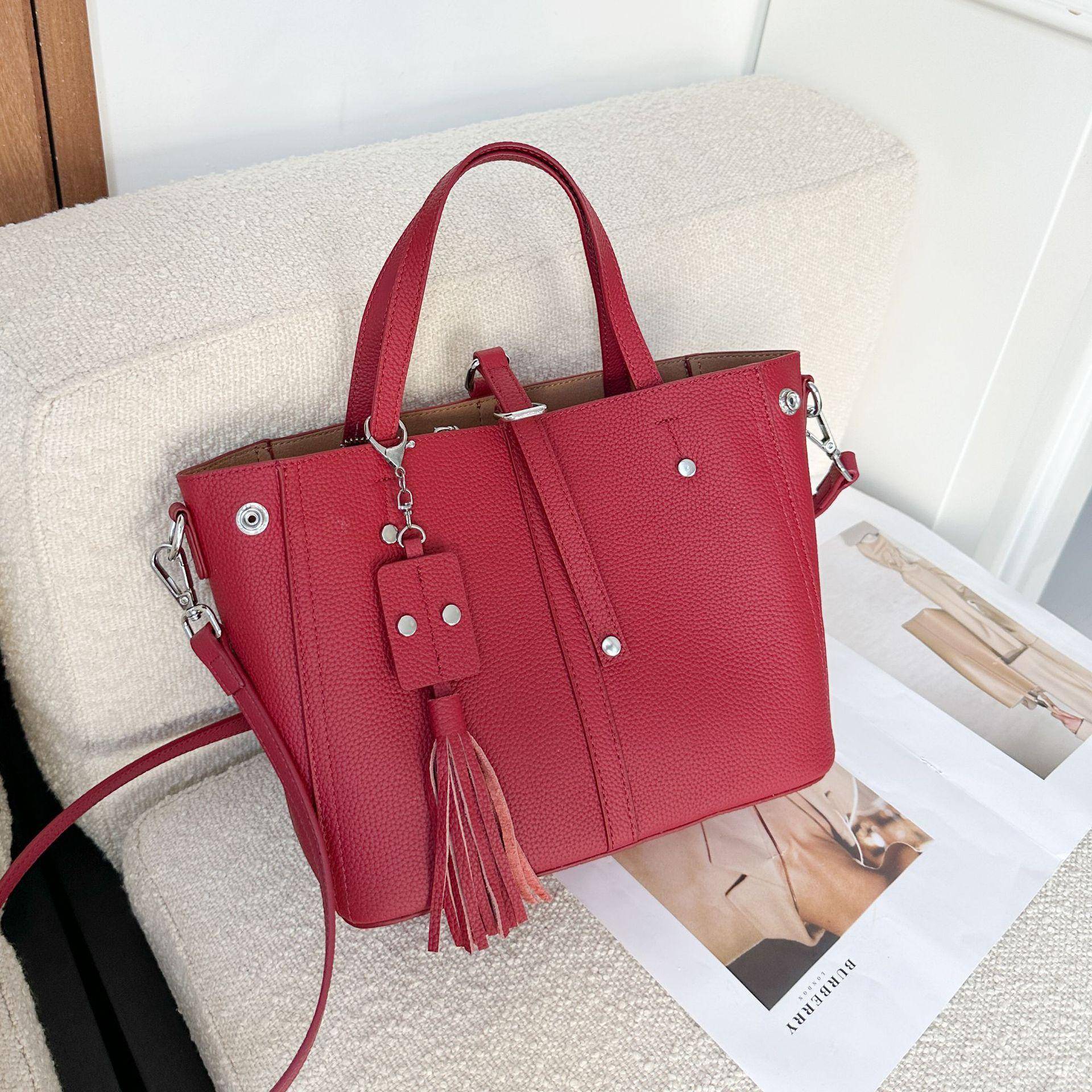 Schultertasche aus Rindsleder für Damen, große Kapazität, einfache Einkaufstasche für Damen, praktische Pendlertasche, mehrere Fächer, weich bordeaux von Joom DACH