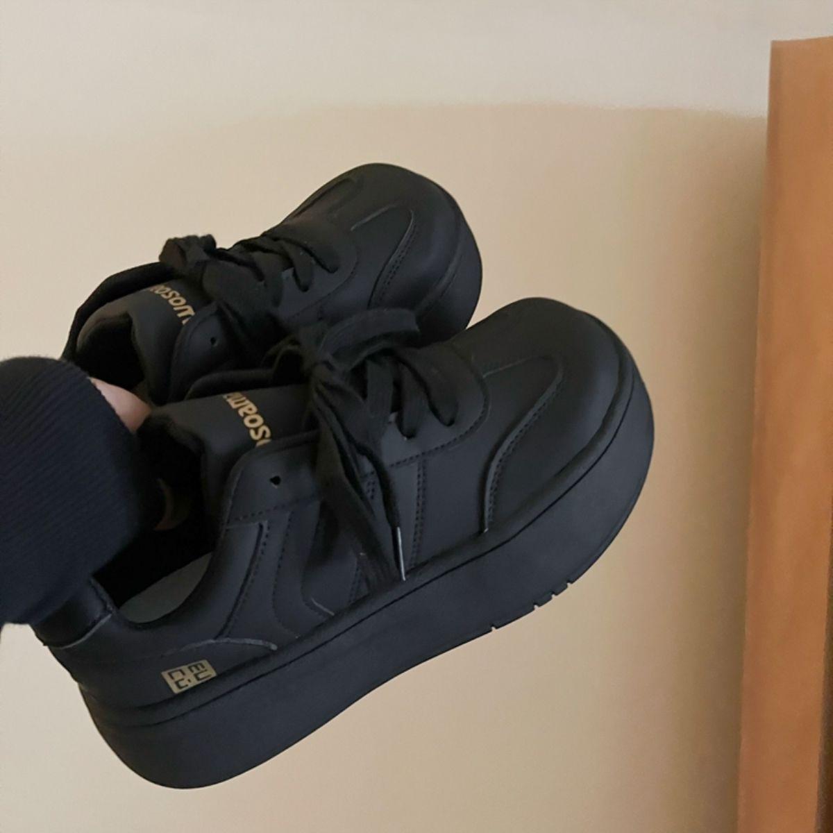 Schwarze Board-Schuhe Damen Herbst Neue Plateau-Freizeitschuhe Sportliche Weiße Schuhe Allround-Sport-Brotschuhe 40 schwarz von Joom DACH