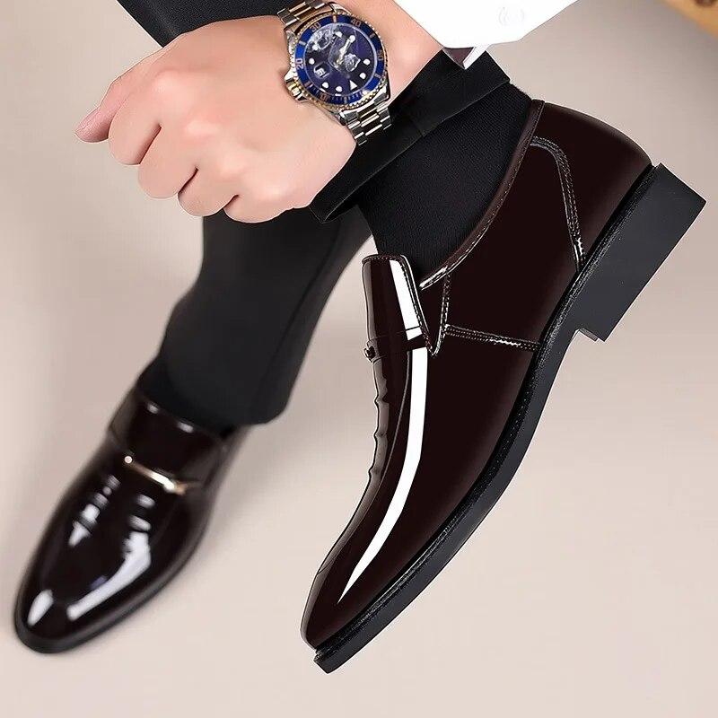 Schwarze Lacklederschuhe, Slipper, formelle Herrenschuhe, Übergröße, spitze Zehenpartie, Hochzeitsschuhe für Männer, elegante Business-Freizeitschuhe 48 braun von Joom DACH