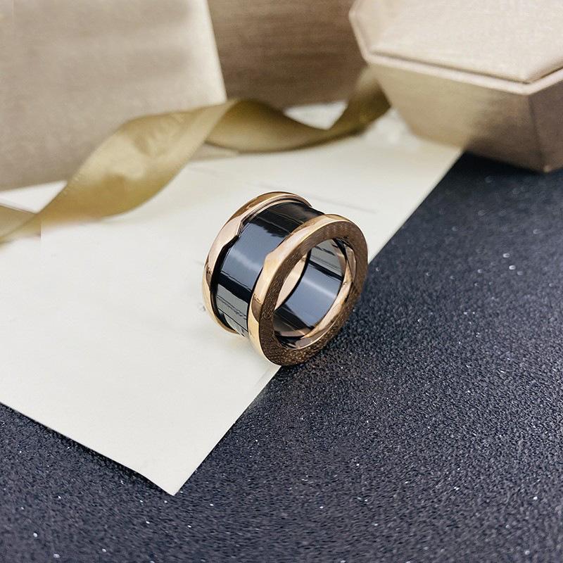 Schwarzer Keramik Federring Weißer Keramik Partnerring Paar Mode No. 6 von Joom DACH