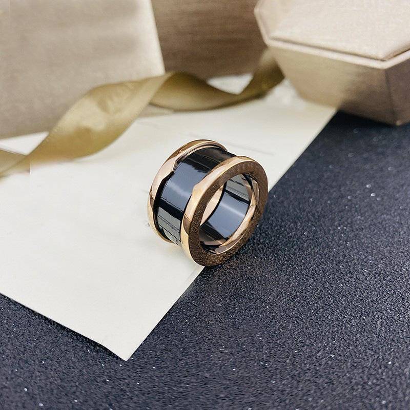 Schwarzer Keramik Federring Weißer Keramik Partnerring Paar Mode No. 6 von Joom DACH