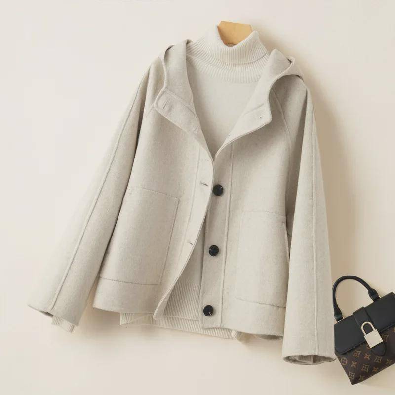Schwarzer Wollmantel im Hepburn-Stil mit Kapuze für zierliche Frauen - Kurz, doppelseitig für Herbst/Winter 2024 Medium Schwarzer Wollmantel im Hepburn-Stil mit Kapuze für zierliche Frauen - Kurz, doppelseitig für Herbst/Winter 2024 Medium von Joom DACH