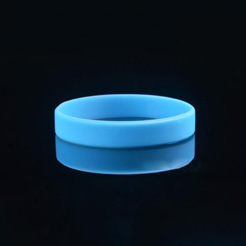 Silikon-Armband, einfarbig, für Kinder und Erwachsene, glänzender Punkt, leuchtendes Boden-Armband, abnehmbares Armband, Gummi-Handring 1pcs von Joom DACH