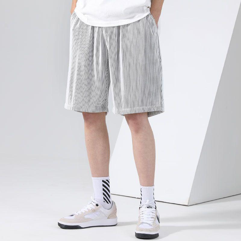 Sommer Fünf-Punkt-Hose Klimaanlagen Eisseidenhose Herren Sporthose Herren Locker Dünn Lässig Übergröße Shorts 5XL silber von Joom DACH