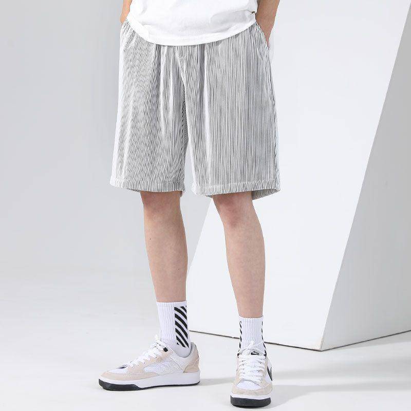 Sommer Fünf-Punkt-Hose Klimaanlagen Eisseidenhose Herren Sporthose Herren Locker Dünn Lässig Übergröße Shorts 5XL silber von Joom DACH