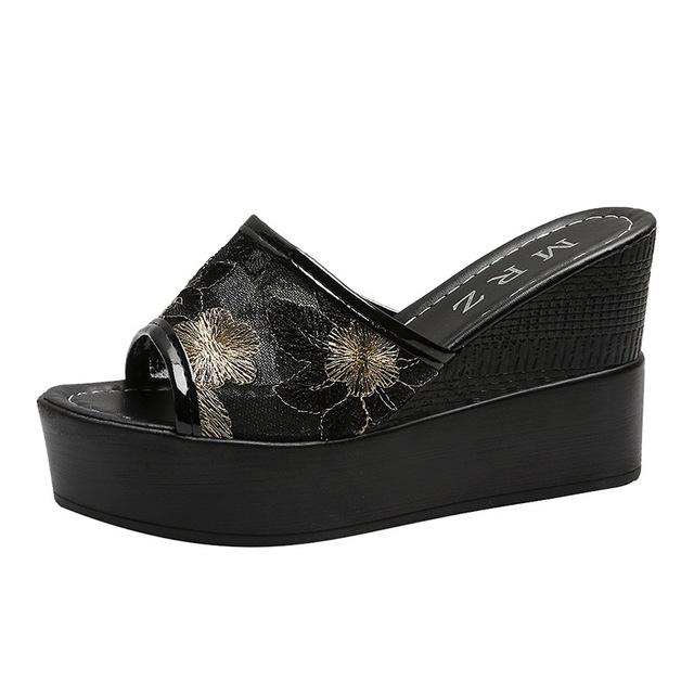 Sommer Hausschuhe Damen Elegante Keilabsatz Hausschuhe mit dicken Plateauabsätzen und Stickereien rutschfeste Slides Außen Strand Sandalen Damenschuhe 39 schwarz von Joom DACH