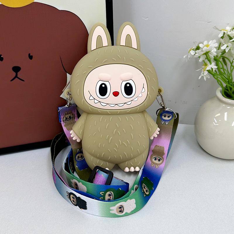 Sommer Neu Super Beliebte Kinder Wechselgeldtaschen Niedliche Cartoon Weiche Silikon Münztasche für Mädchen und Jungen Trendige Macaron Mini Umhängetasche Kinder Urlaubsgeschenk khaki von Joom DACH