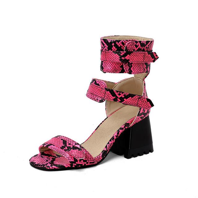 Sommer Neue Design Frauen 's Nieten Hohl Cool Stiefel Chunky Heels Mischfarbe Chelsea Stiefel Sandalen Für Mädchen Frauen Schuhe 36 von Joom DACH