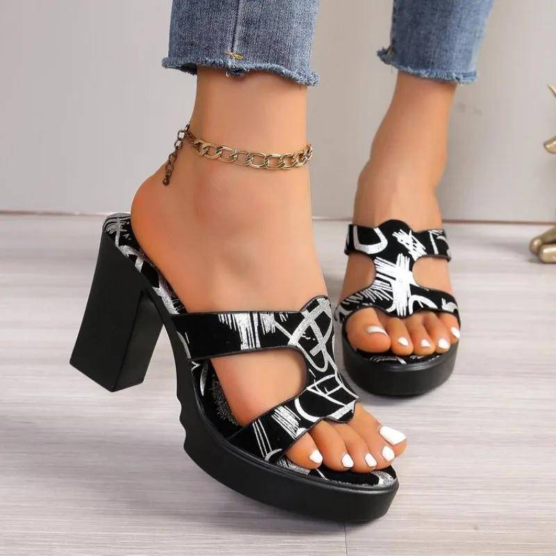 Sommer Neue Hochhackige Wasserdichte Plateau Damen Sandalen und Hausschuhe Dicke Absätze Lackleder Einfarbig Freizeitschuhe 36 silber von Joom DACH
