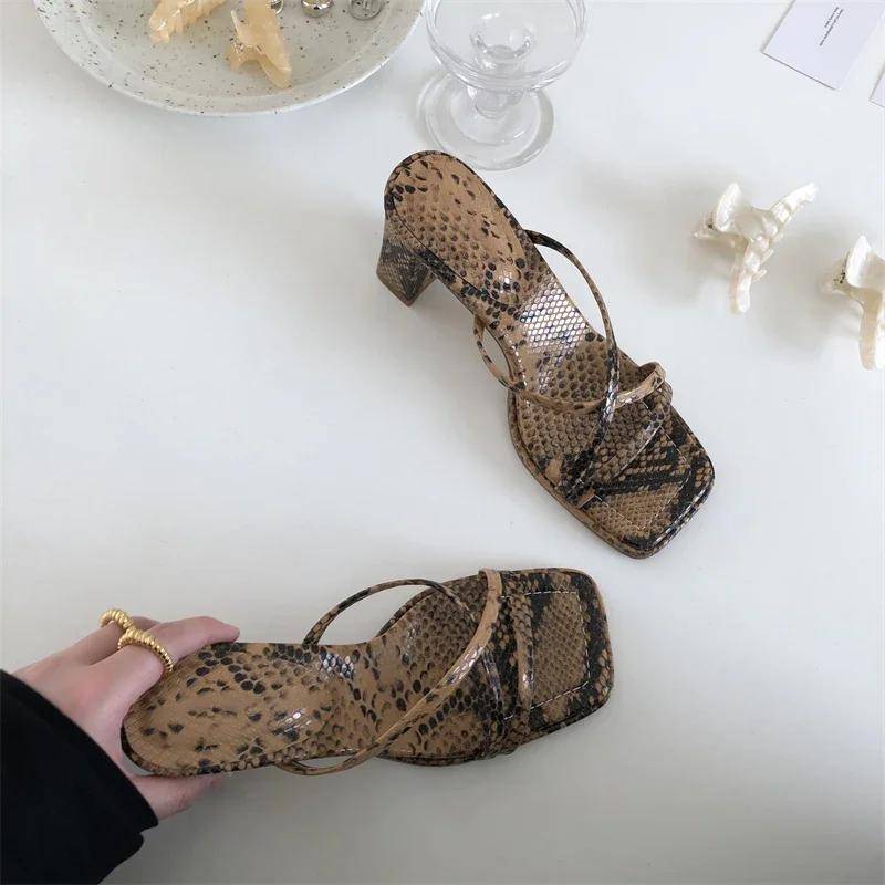 Sommer Serpentine Frauen Hausschuhe Mode Elegante Schmale Band Slides Schuhe Damen Outdoor Party Kleid High Heel Sandalias 35 von Joom DACH