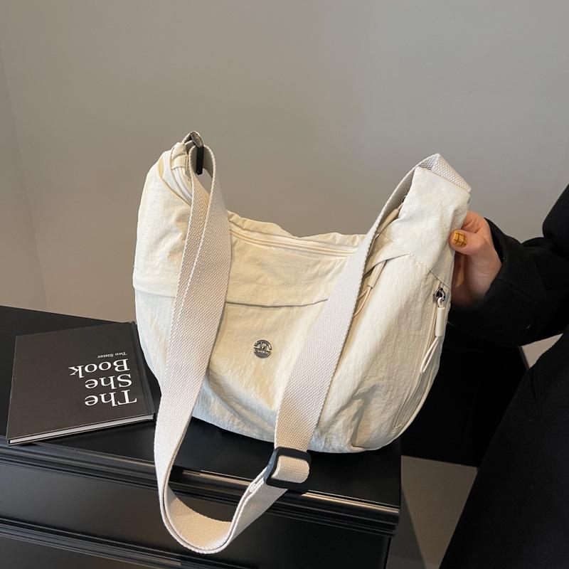 Sommer Umhängetasche mit großem Fassungsvermögen, Modische Schultertasche, Damen Pendlerrucksack, Einfache Knödel-Tasche beige von Joom DACH