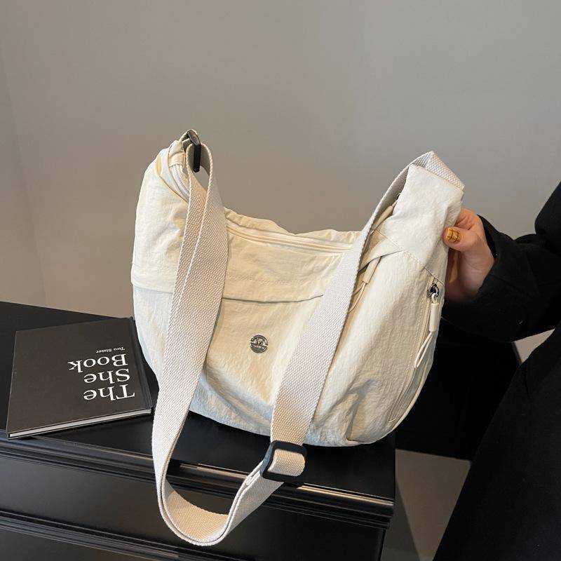 Sommer Umhängetasche mit großem Fassungsvermögen, Modische Schultertasche, Damen Pendlerrucksack, Einfache Knödel-Tasche beige von Joom DACH