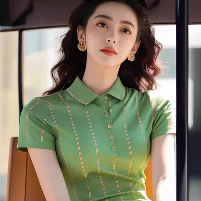 Sommerliches, schmales Polo-Shirt mit schönem Top-Design in Dopamingrün mit Streifen und kurzen Ärmeln für Damen XL grün von Joom DACH