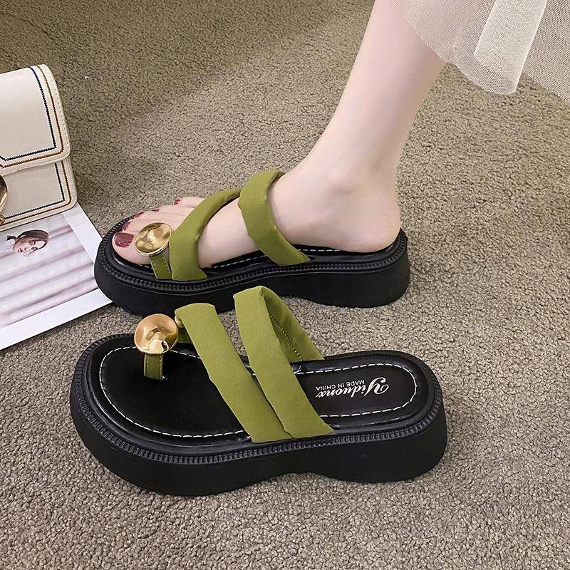 Sommerpantoffeln Damen Zehensandalen Modische Metall-Slipper mit dicken Sohlen Bequeme Flip-Flops Lässige Clip-Sandalen Hausschuhe 39 von Joom DACH