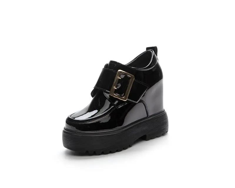 Spiegel-Lederschuhe für Damen Frühling Herbst Neuer Stil Keilabsatz Lässige Pumps Koreanischer Stil Dicksohlige Plateau-Slipper Schuhe 34 schwarz von Joom DACH