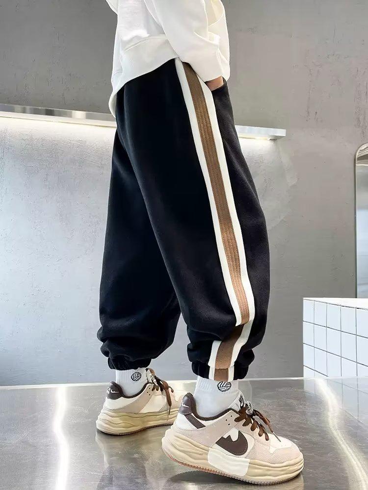 Stilvolle Jogginghose im koreanischen Stil für Jungen 2023: Lässige Streetwear für mittlere und große Kinder, perfekt für Frühling und Herbst 160 cm schwarz von Joom DACH