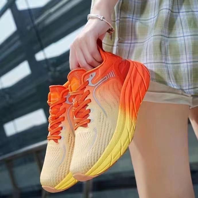 Stoßdämpfende Cool-Laufschuhe für Männer und Frauen Professionelle Laufschuhe Sportliche Laufschuhe mit dicker Sohle und stoßdämpfender Sohle 40 von Joom DACH