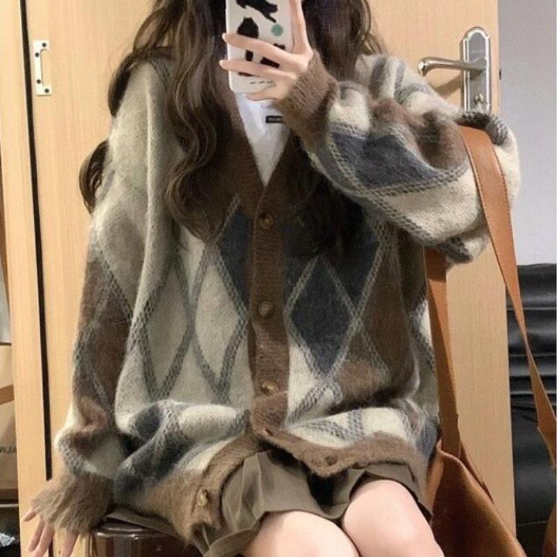 Strickjacke Pullover Mantel Frauen Frühling und Herbst fauler Wind lose japanische Retro-Diamant V-Ausschnitt weiche wachsartige Strickpullover weibliches Oberteil One Size khaki von Joom DACH