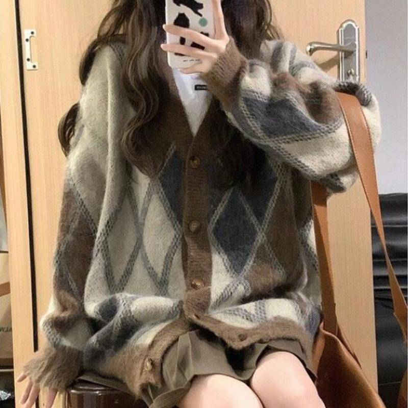 Strickjacke Pullover Mantel Frauen Frühling und Herbst fauler Wind lose japanische Retro-Diamant V-Ausschnitt weiche wachsartige Strickpullover weibliches Oberteil One Size khaki von Joom DACH