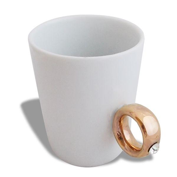 Becher mit Ringhenkel schwarzer Becher goldener Ring von Joom DACH