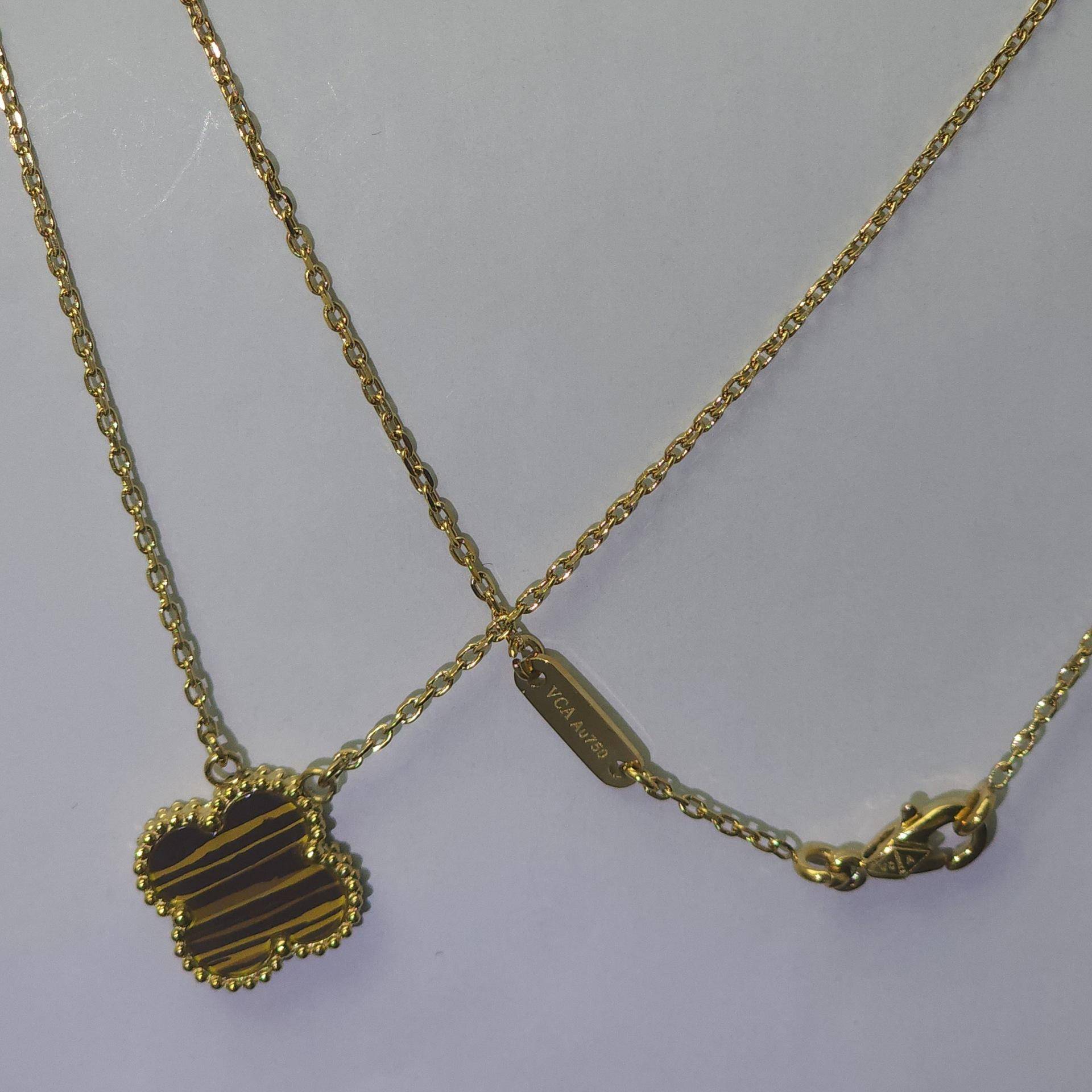 Titanstahl Hochwertige Version Vierblättriges Kleeblatt Halskette Damen Natürliche Perlmutt Halskette Schlüsselbeinkette Damen Leichter Luxus High-End Schmuck von Joom DACH