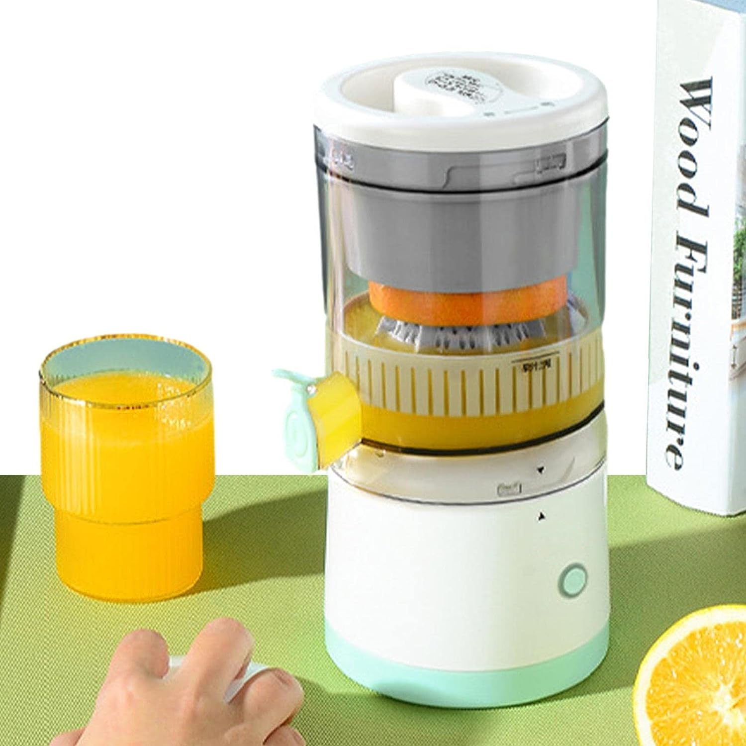 Tragbarer kleiner elektrischer Entsafter Edelstahlklinge Becher Orangen-Zitronen-Entsafter Frucht Automatischer Entsafter Mini Squeeze Mixer Tragbarer kleiner elektrischer Entsafter Edelstahlklinge Becher Orangen-Zitronen-Entsafter Frucht Automatischer Entsafter Mini Squeeze Mixer von Joom DACH