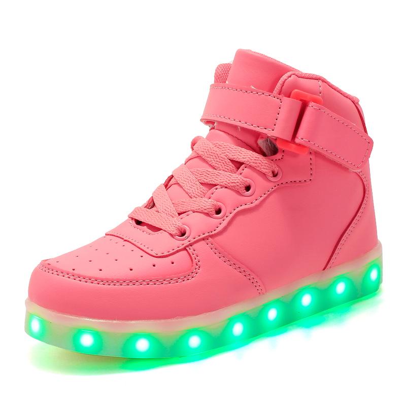 Trendige High-Top-Schuhe mit LED-Beleuchtung: Wiederaufladbare, leuchtende Sport-Sneaker für Kinder, Männer und Frauen 26 von Joom DACH